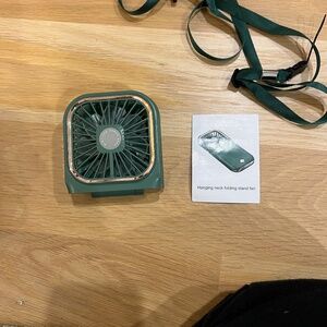 Foldable neck fan with stand